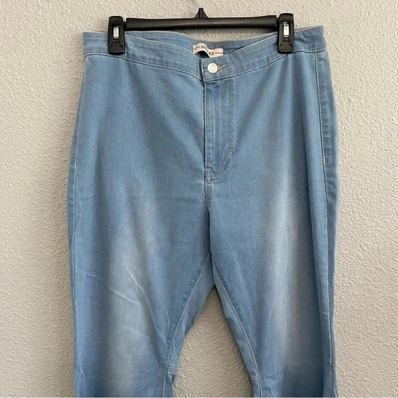 Guess High Rise Flare Jeans Size 31 - Picture 3 of 7